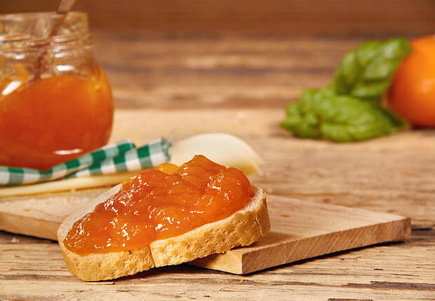 Brot mit Apfel-Clementinen Marmelade